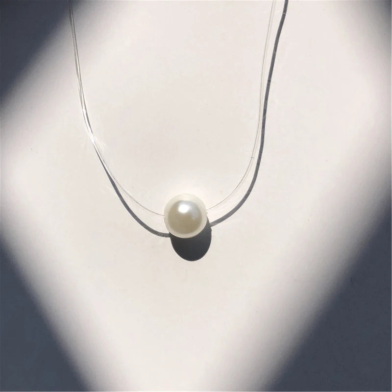 Minimalist imitation pearl necklace

