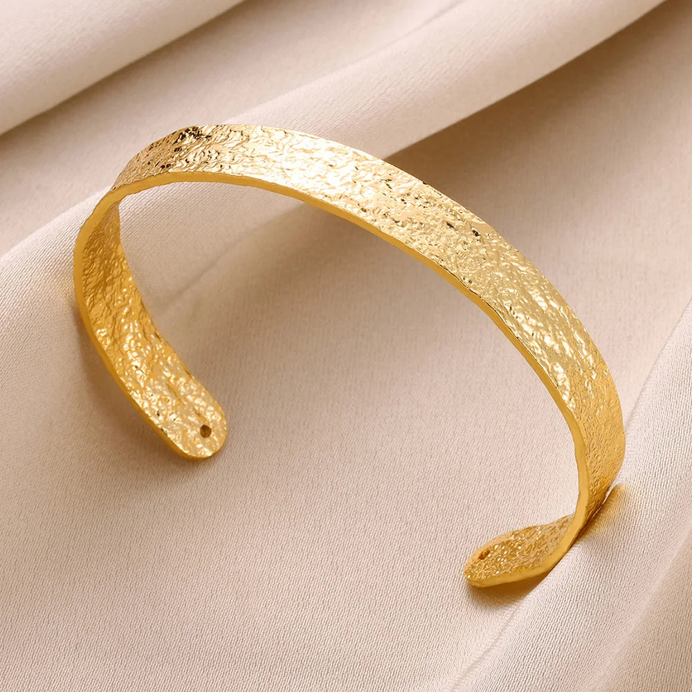 Chunky vintage bangle

