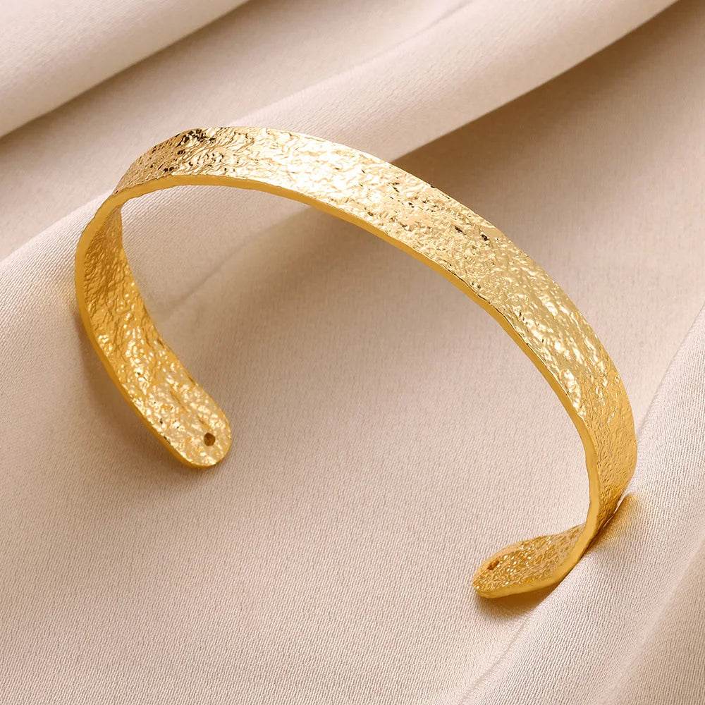 Chunky vintage bangle

