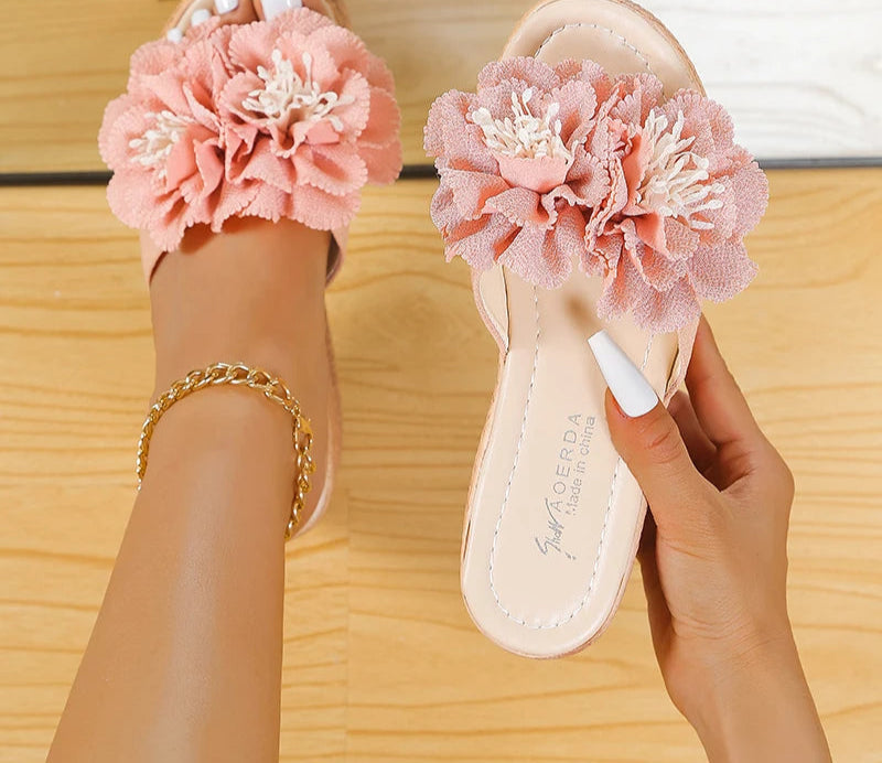 Lightweight platform sandals for summer outfits

