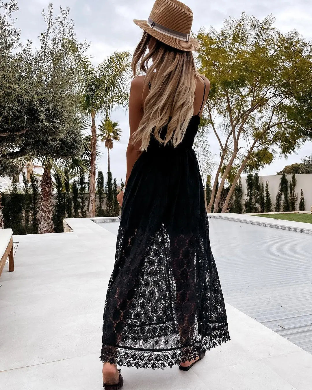 Women’s White Lace Sleeveless V-Neck Jumpsuit – High Waist Holiday Party Romper