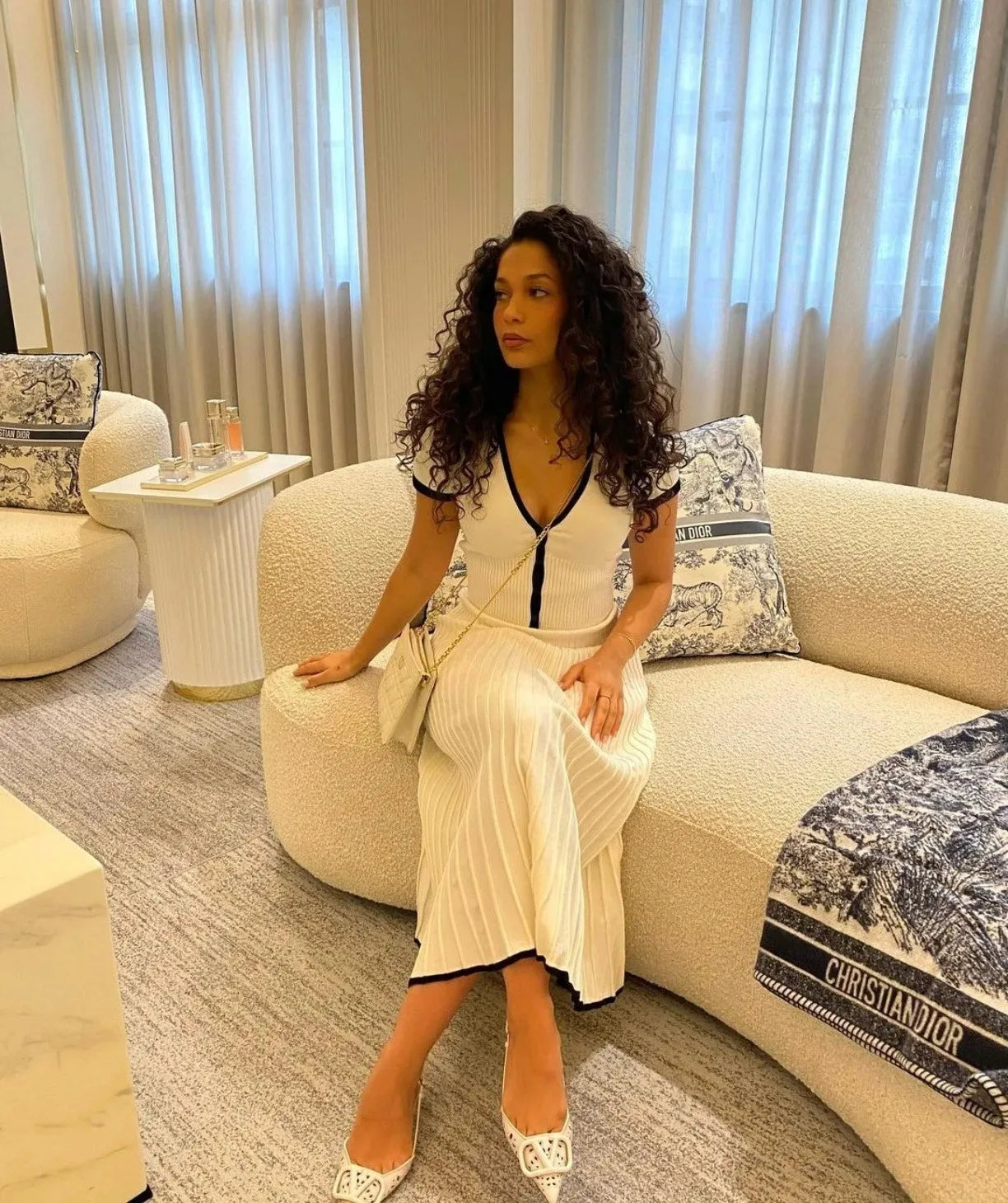 Women’s Summer White 2-Piece Skirt Set – Elegant Crop Top & Pleated Skirt