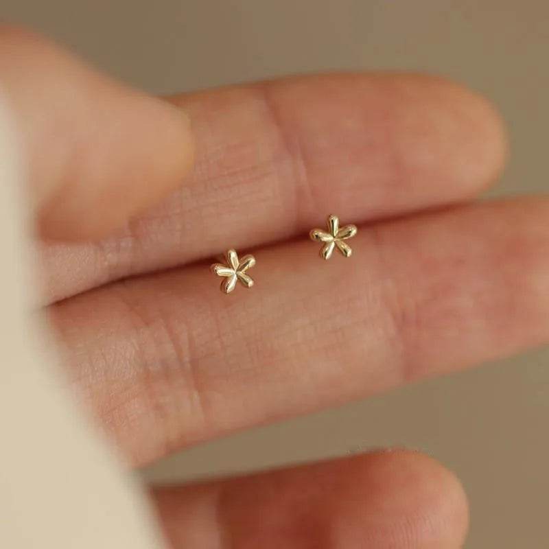 Stylemein - 925 Sterling Silver Four-Pointed Star Earrings – 14k Gold Plated Crystal Studs