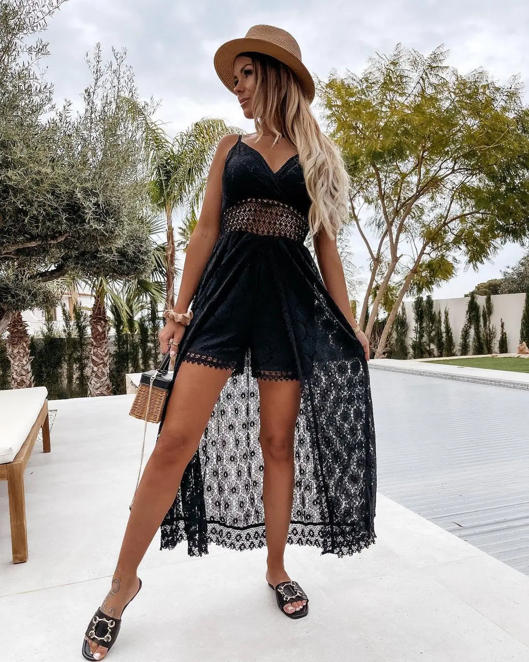 Women’s White Lace Sleeveless V-Neck Jumpsuit – High Waist Holiday Party Romper
