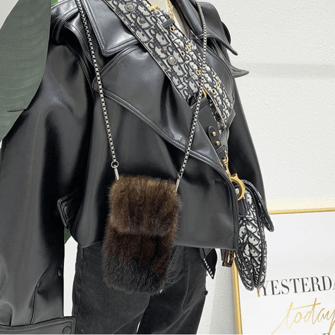 Luxurious Real Mink Fur Crossbody Bag: Winter Chic for Women - Stylemein