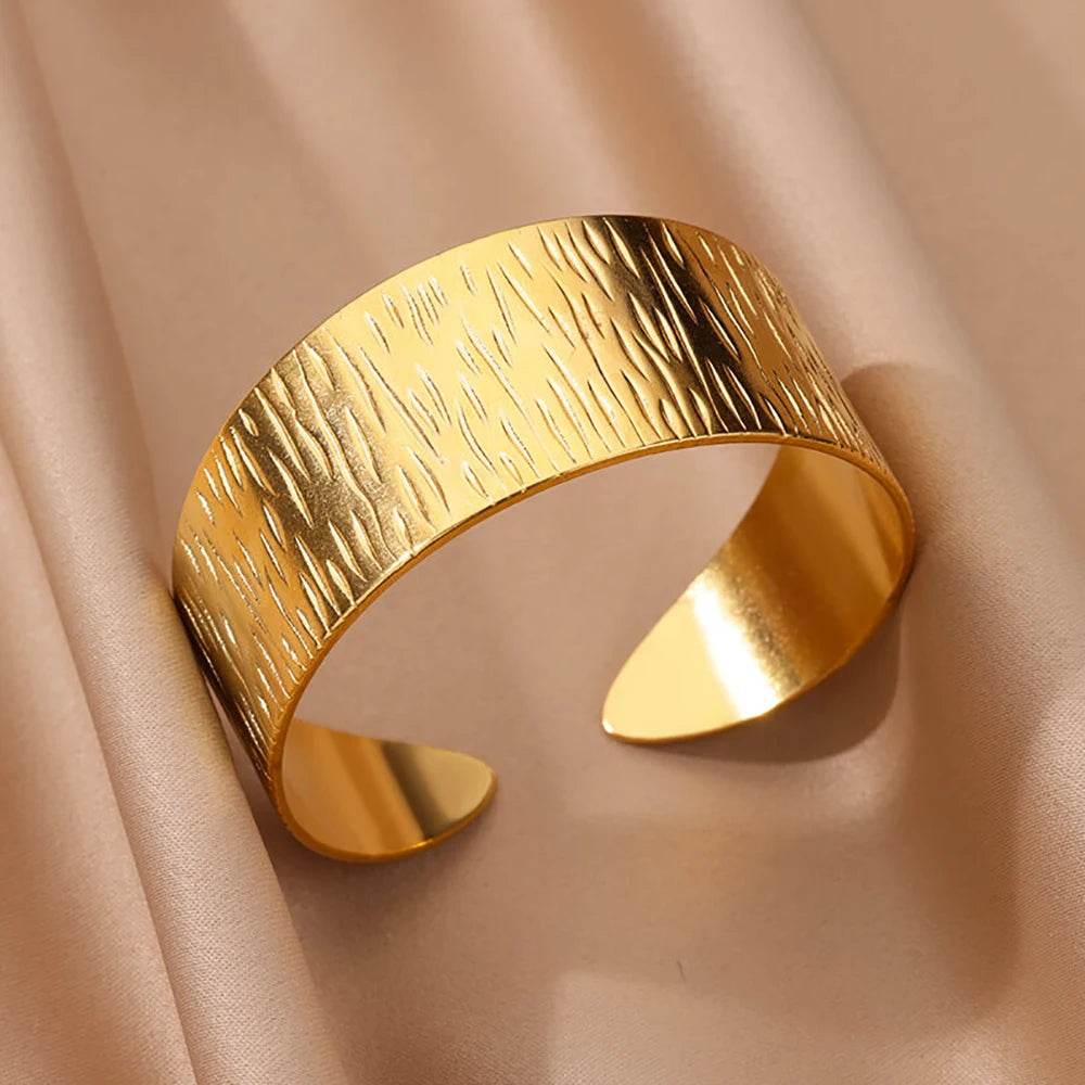 Stylemein - Chunky Gold Flower Cuff Bangle – Stainless Steel Wide Bracelet for Women