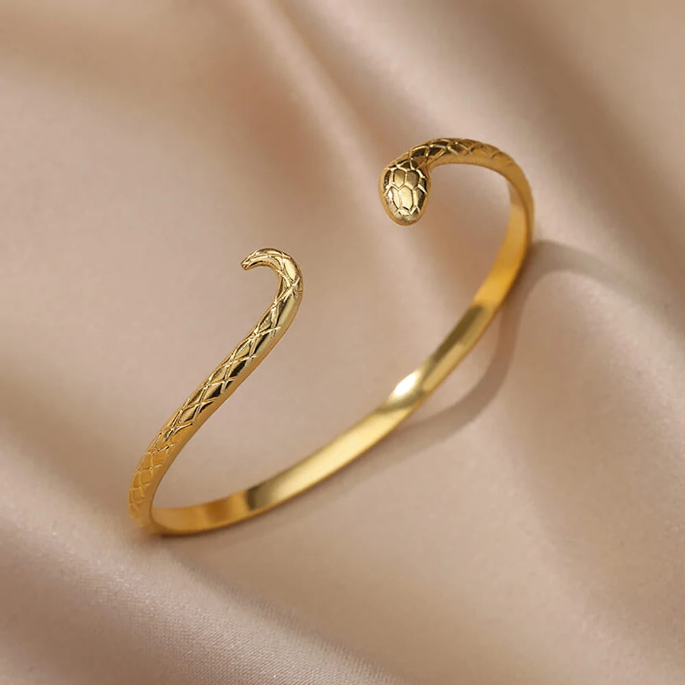 Chunky Gold Flower Cuff Bangle – Stainless Steel Wide Bracelet for Women