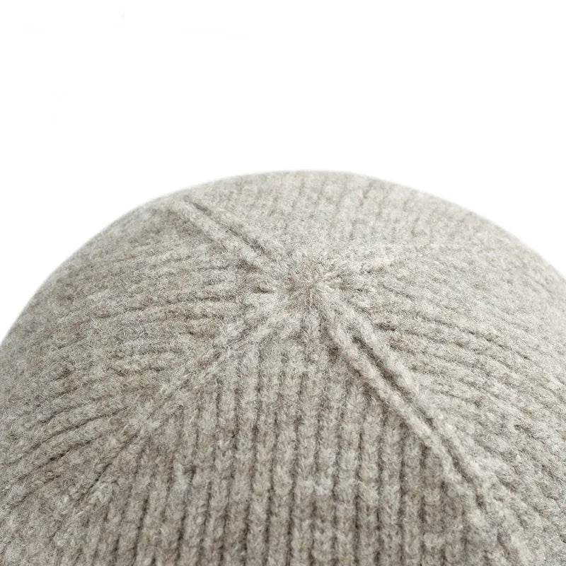 Warm Winter Knitted Beanie with Flower Detail: Ideal for Hiking & Winter Adventures - Stylemein