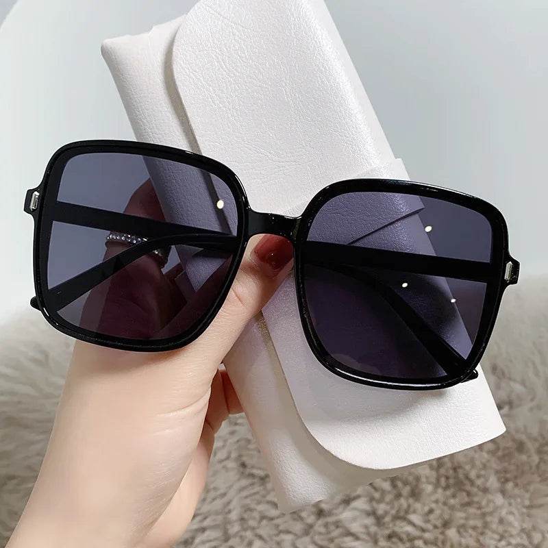 Stylemein - Vintage Oversized Square Sunglasses – Fashion Gradient Retro Eyewear for Women with UV Protection
