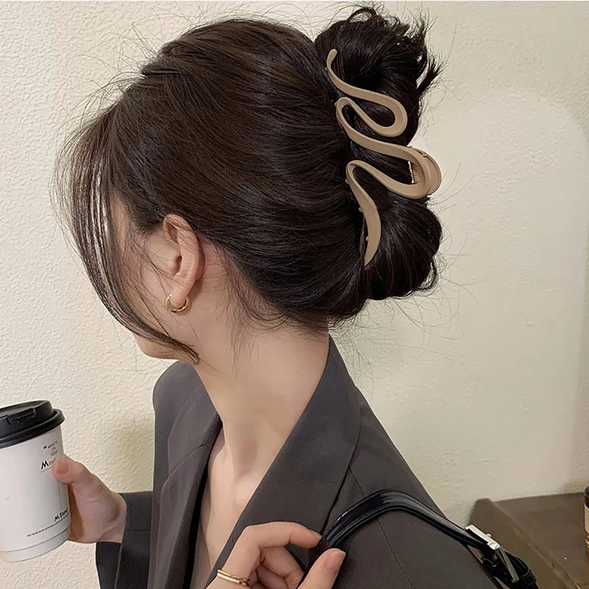 Women’s Acrylic Wave Hair Claw – Solid Color Fashion Clip