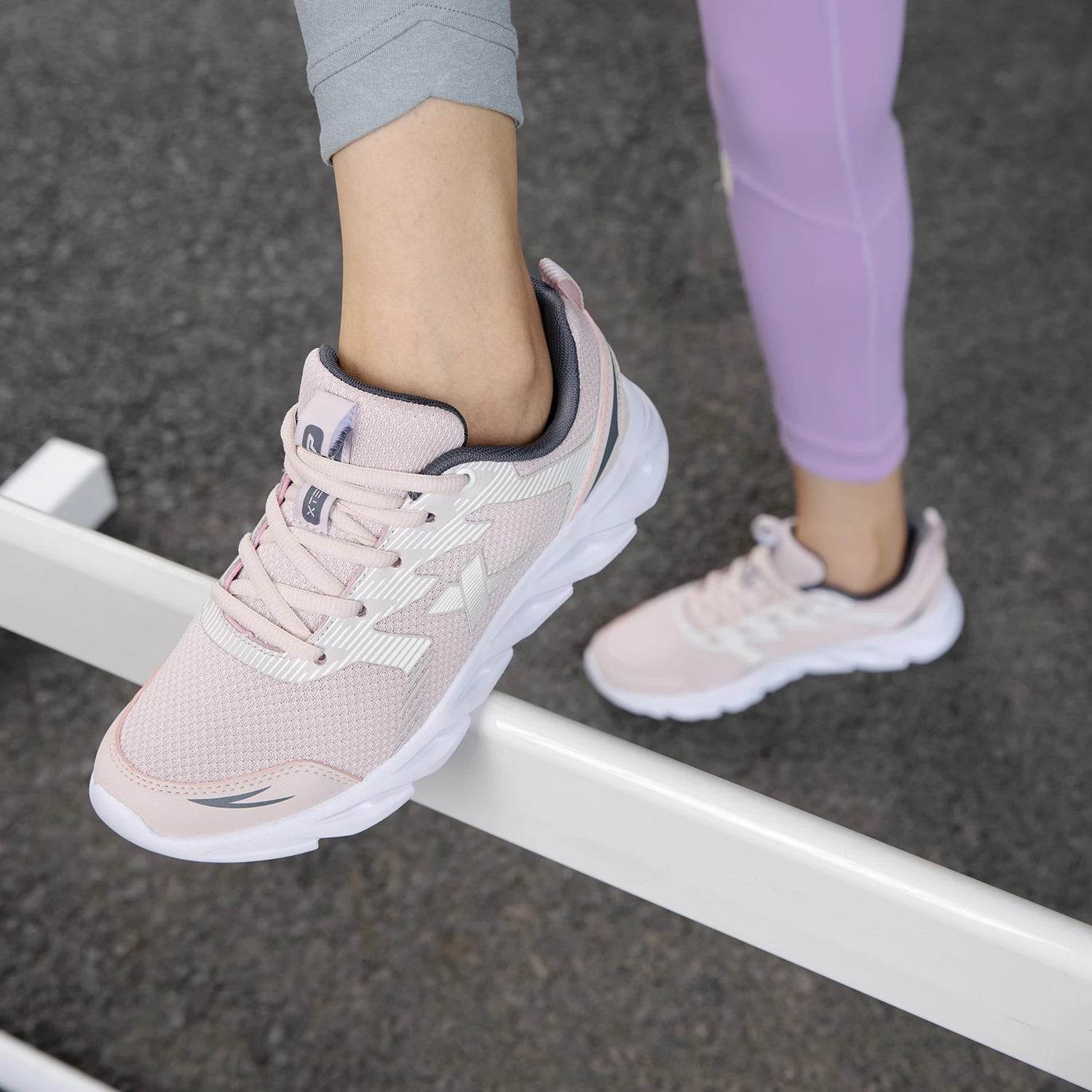 Lightweight Women's Running Shoes: Breathable Comfort for Your Best Run - Stylemein