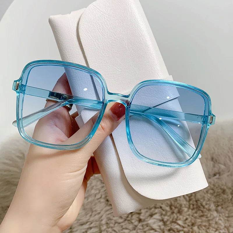 Stylemein - Vintage Oversized Square Sunglasses – Fashion Gradient Retro Eyewear for Women with UV Protection