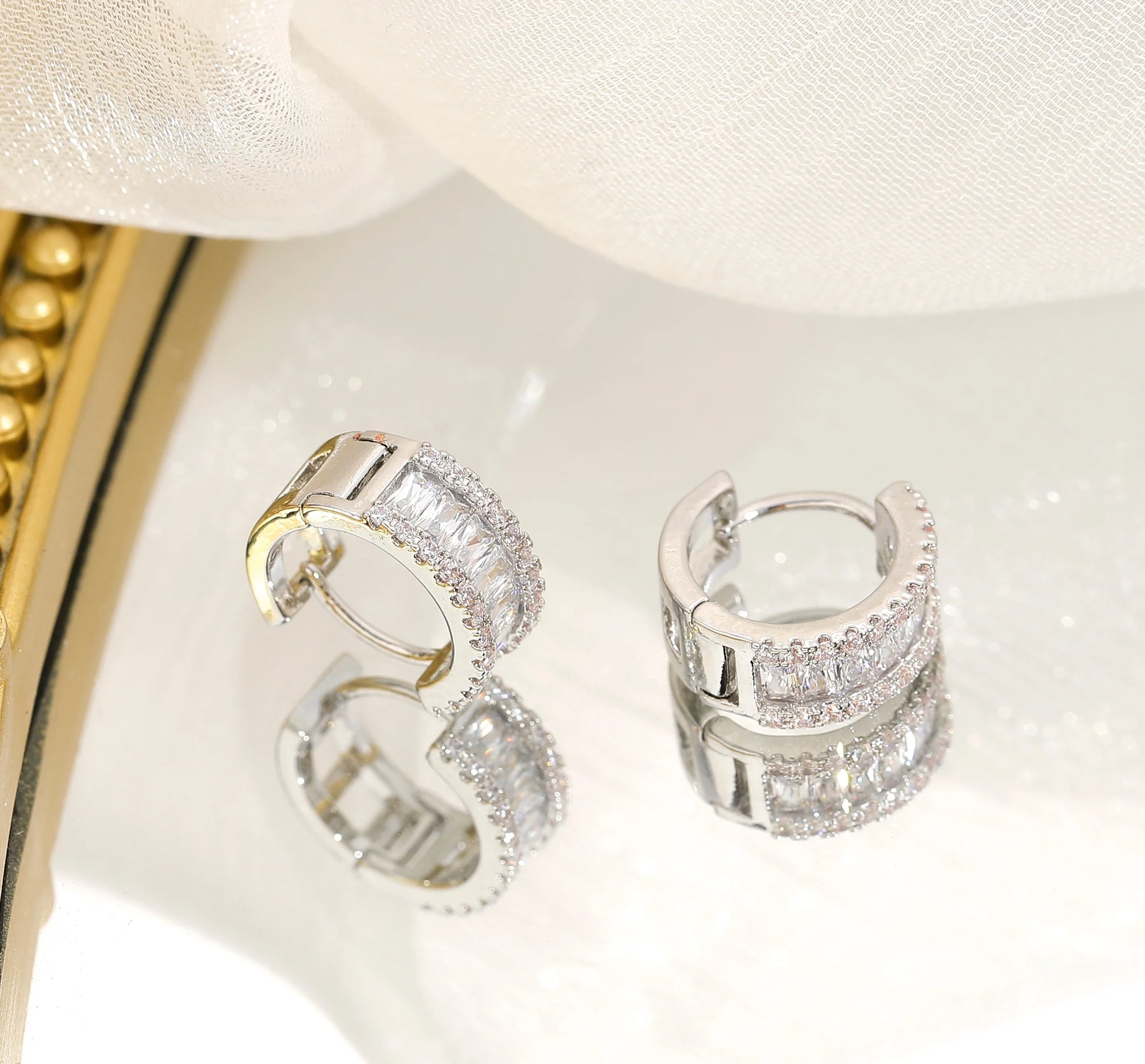 JUWANG round stud earrings

